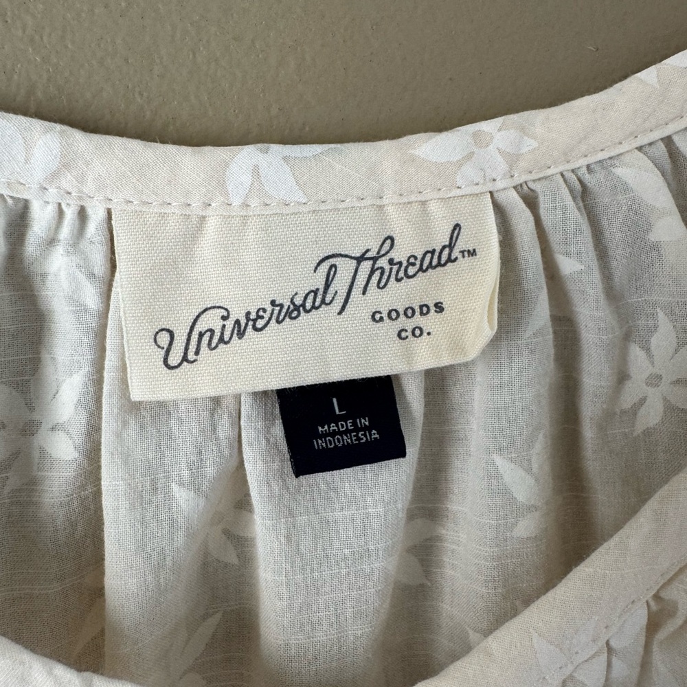 Universal Threads blouse - Picture 2 of 5
